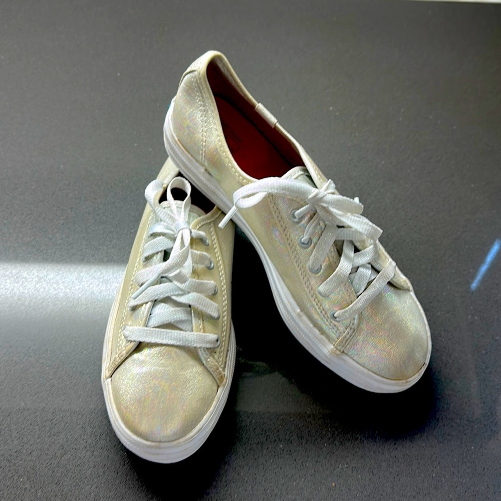 Girls Memory Foam Sneakers Size: 4
